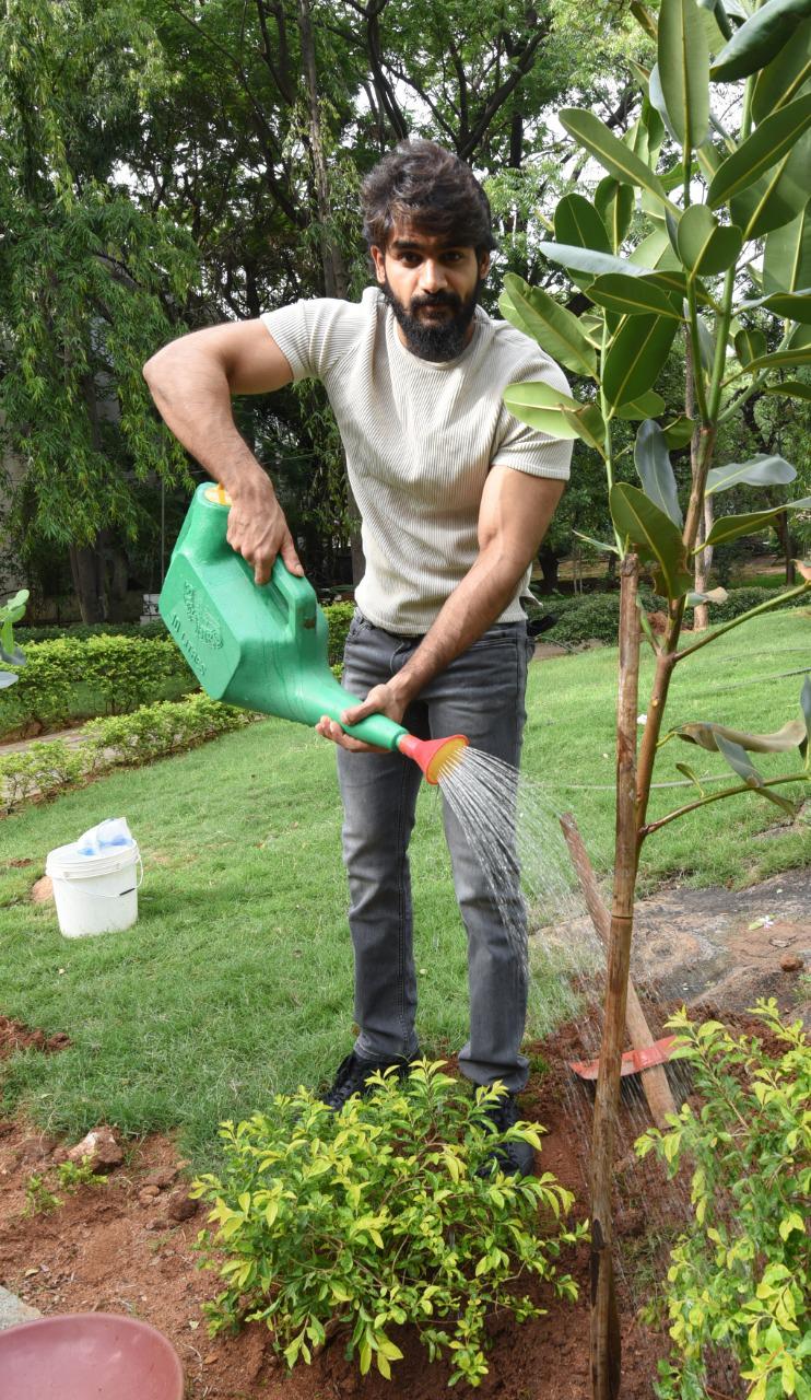 Hero karthikeya participate in green india challenge