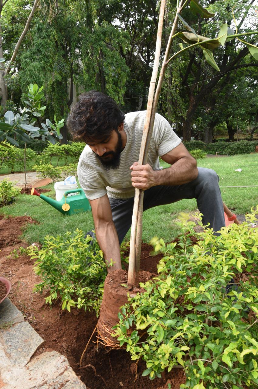 Hero karthikeya participate in green india challenge