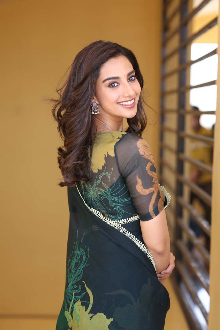 Meenakshi Chaudhary During Interview About Sankranthiki Vasthunnam