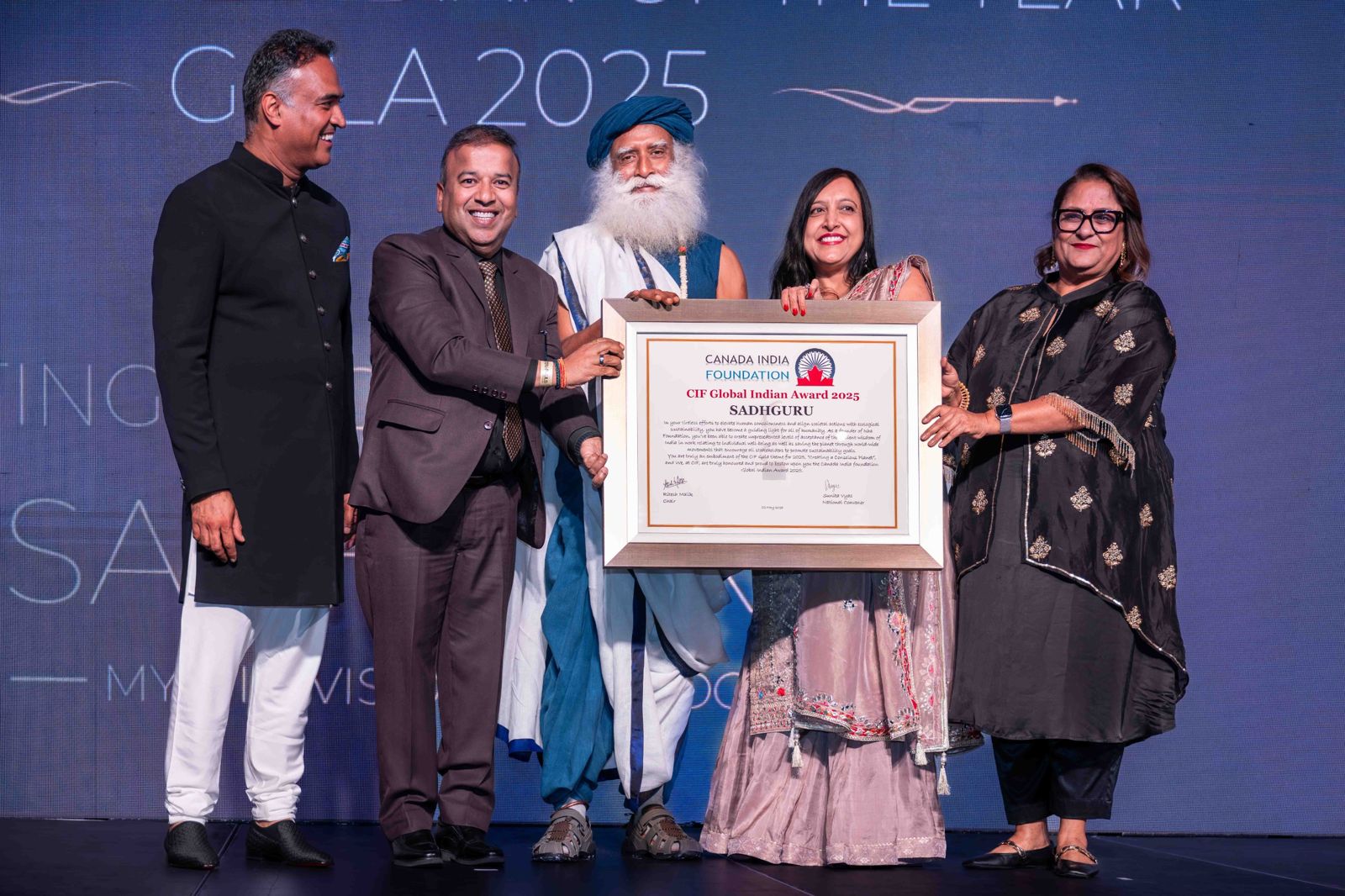 Sadguru recieves global indian of the year award