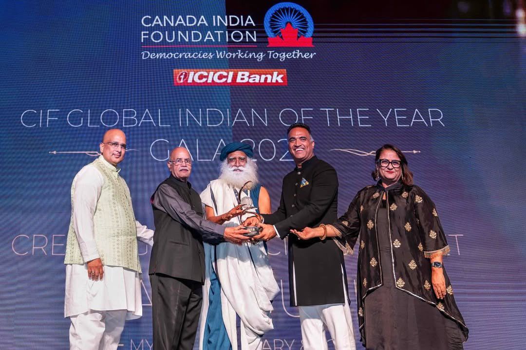 Sadguru recieves global indian of the year award