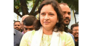 Galla Padmavathi contributes 10 Lakhs