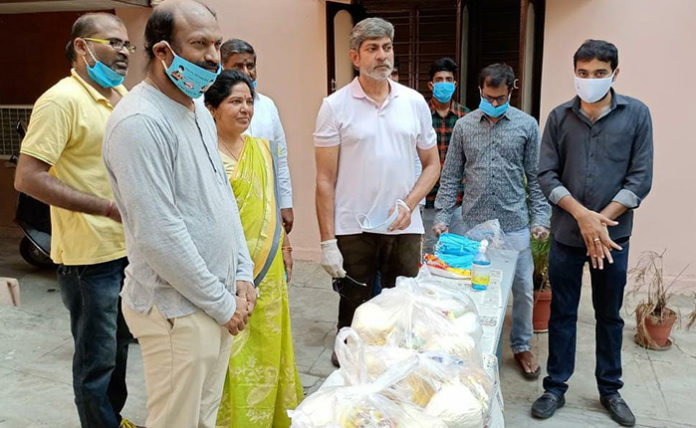 Jagapathi Babu Provides Daily Essential Groceries For 10,000 Needy People Jagapathi Babu Provides Daily Essential Groceries For 10,000 Needy People