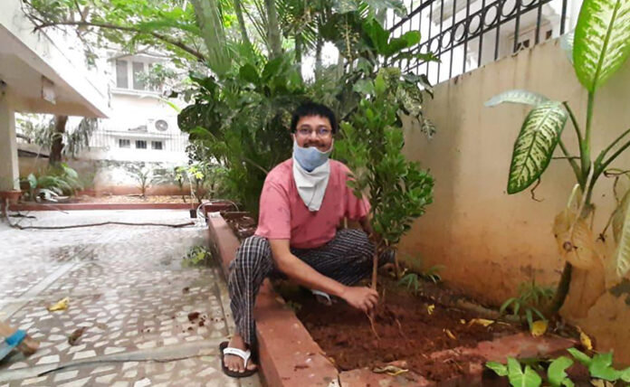 సినీ దర్శకుడు నాగేశ్వర్ రెడ్డి