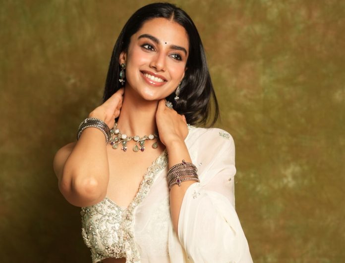 AKS04366 (1) Meenakshi Chaudhary Interview About