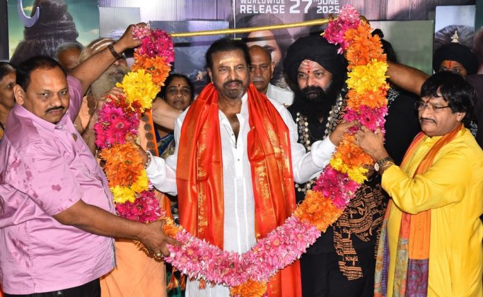 Mohan Babu Watched Kannappa With Aghoras (2) Mohan Babu Watched Kannappa With Aghoras