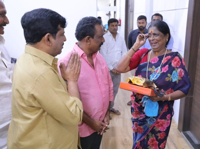 Pawan Kalyan Helped Paakija
