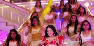 Trimukha SUnny Leone