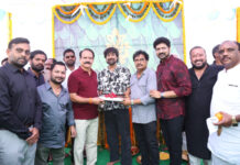 హనుమాన్ ఫిలిం ఫ్యాక్టరీ బ్యానర్ పై వరుణ్ సందేశ్ హీరోగా శ్రీనివాస్ గుండ్రెడ్డి దర్శకత్వంలో పూజా కార్యక్రమాలతో ఘనంగా “బ్లాక్ మెయిల్” చిత్ర ప్రారంభం Blackmail Movie Launch