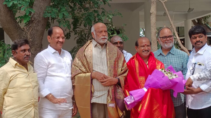 Prominent producer and director Chadalavada Srinivasa Rao has once again come forward in support of film workers (3) Prominent producer and director Chadalavada Srinivasa Rao has once again come forward in support of film workers