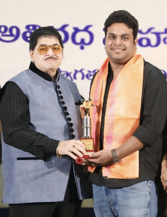 Shiva Kumar Boyidapu Wins Best Website Editor Award In VB Entertainments Awards