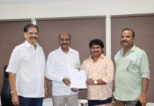 రాజమౌళి, మహేష్ బాబు, తెలుగు సినిమా గౌరవం దృష్ట్యా నా డ్రీమ్ టైటిల్ను స్వచ్చందంగా ఇచ్చేశాను – దర్శకుడు సుబ్బారెడ్డి Director Subba Reddy Voluntarily Gives His Dream Title 'Varanasi' to SS Rajamouli–Mahesh Babu Film