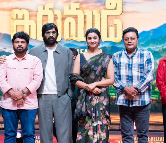 ‘ఇరుముడి’ మంచి ఎమోషనల్ రైడ్. క్యారెక్టర్స్ మీ మైండ్లో ఉండిపోతాయి. బల్లగుద్ది చెబుతున్నా.. ‘ఇరుముడి’ మీకు తెగ నచ్చేస్తుంది: గ్రాండ్ ప్రీ-రిలీజ్ ఈవెంట్లో మాస్ మహారాజా రవితేజ Mallepoola Pallaki From Mass Maharaja Ravi Teja Irumudi Is Out Now