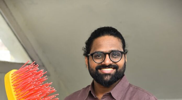 నాగార్జున గారు ‘పళ్ళ బురుసు’ చూసి చాలా హార్ట్ టచింగ్గా ఉందని చెప్పారు. ‘పళ్ళ బురుసు’లో మంచి ఎంటర్టైన్మెంట్తో పాటు ఎమోషన్స్ కూడా ఉంటాయి: దర్శకుడు ఉదయ్ చౌహాన్ Pallaburusu Director Uday Chauhan