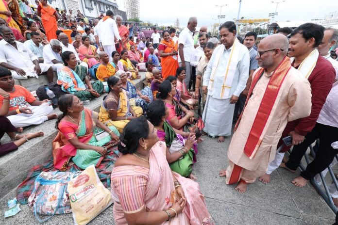 Additional EO Sri Venkayya Chowdary Enquired About The Prasadam