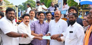 Vedavyas Team Paid Visit And Sought Blessings From Khairathabad Ganesh