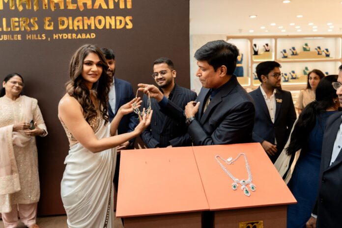 Allu Sneha Reddy unveils “the treasure chest” by Sri Mahalaxmi Jewllers and Diamonds (4) Allu Sneha Reddy unveils “the treasure chest” by Sri Mahalaxmi Jewllers and Diamonds