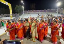 తిరుమలలో గరుడోత్సవం సందర్బంగా కళాకారులతో కోలాటం ఆడిన నందమూరి ఫ్యామిలీ Nandamuri Family Traditional Kolatam During Garuda Seva at Tirumala